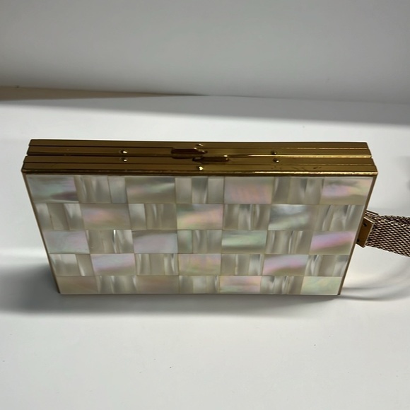 1950’s Evans 5.25” x 3” Mother of Pearl Brass Vanity Case Clutch Wristlet - Picture 6 of 15